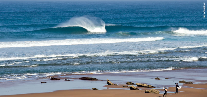 South West Portugal is the perfect destination for a surfing spring break. carvemag-surf-travel-to-portugal2